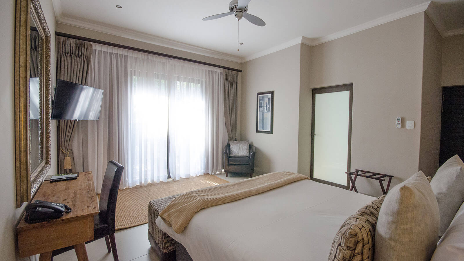Four Bedroom Chalet with Splash Pool
