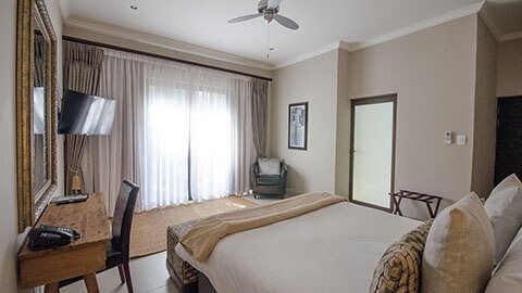 Four Bedroom Chalet with Splash Pool